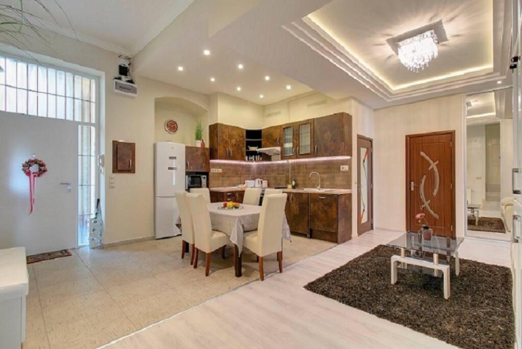Super Central Apartment Budapest Eksteriør bilde